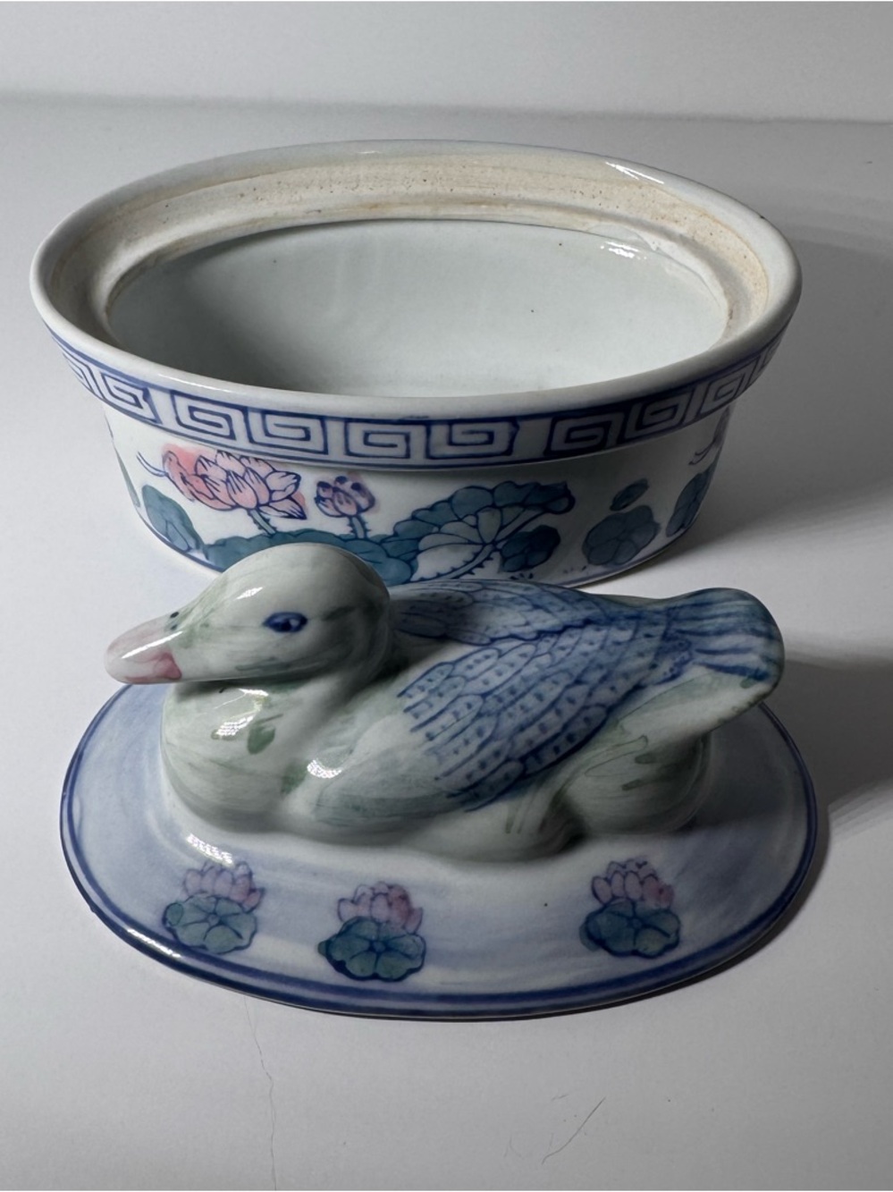 Vintage Asian style ceramic trinket box rings sculpted duck on the lid. No Chips - Picture 3 of 7